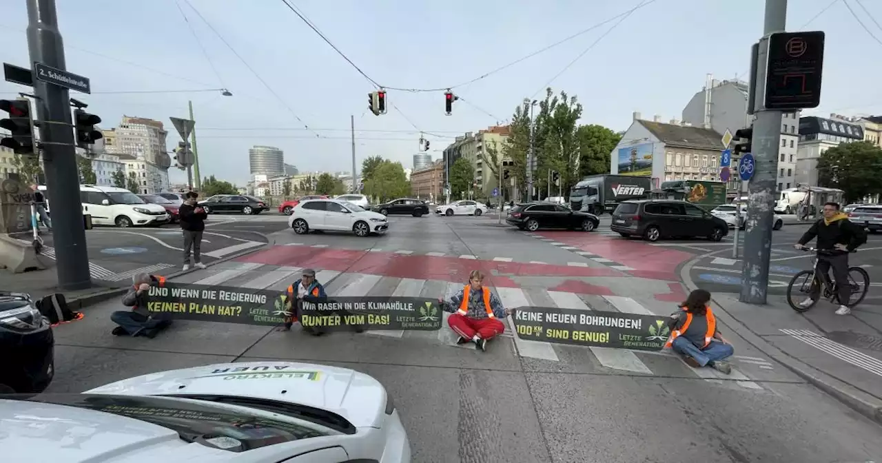 Klimakleber picken bei der Franzensbrücke in Wien