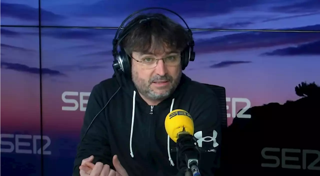 Jordi Évole lo vuelve a hacer: así ha sido su versión de 'El fin del mundo' con la que ha conquistado a 'La La Love You' en 'El Faro'