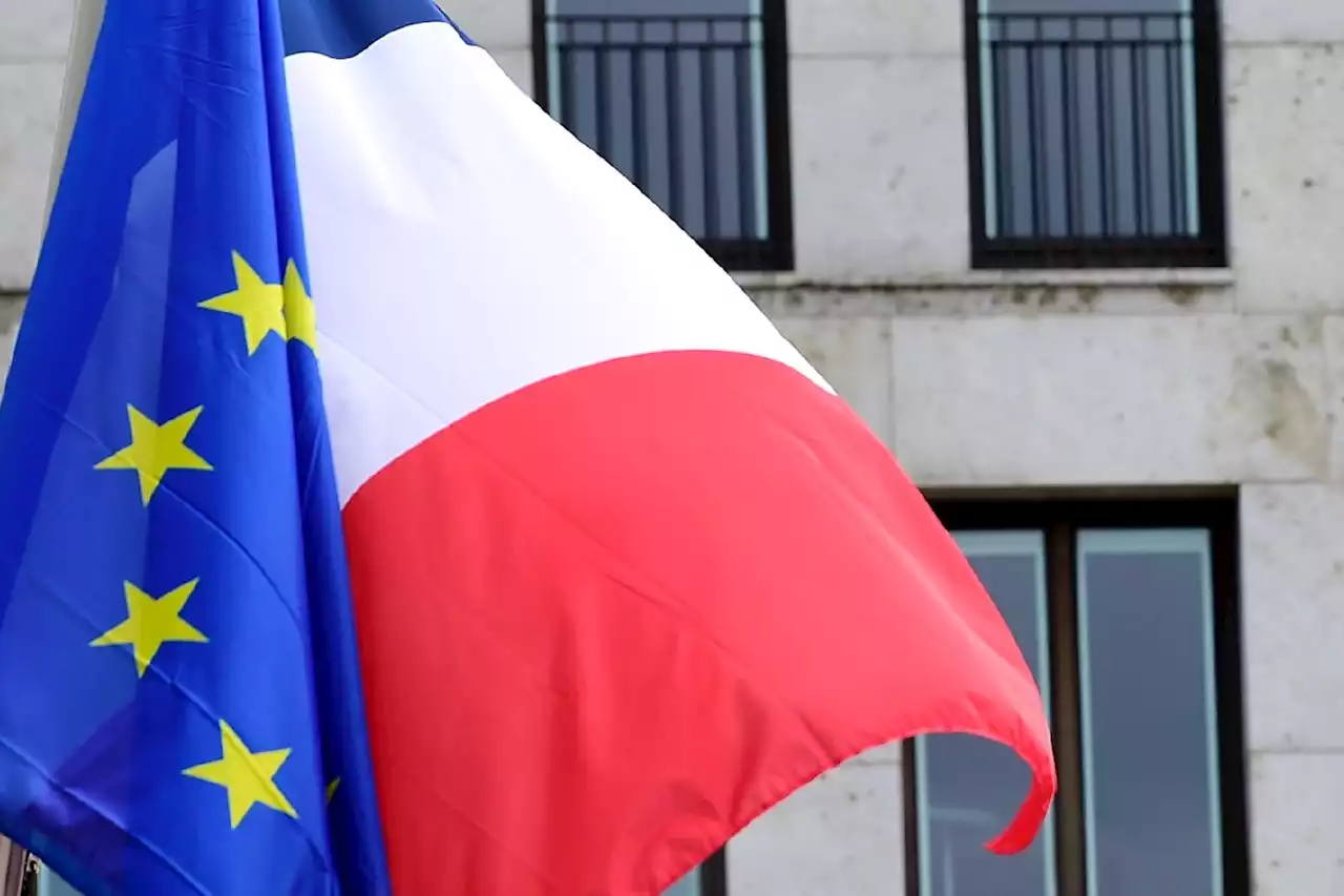 L’Assemblée vote pour l’obligation du drapeau européen devant les mairies de plus de 1 500 habitants