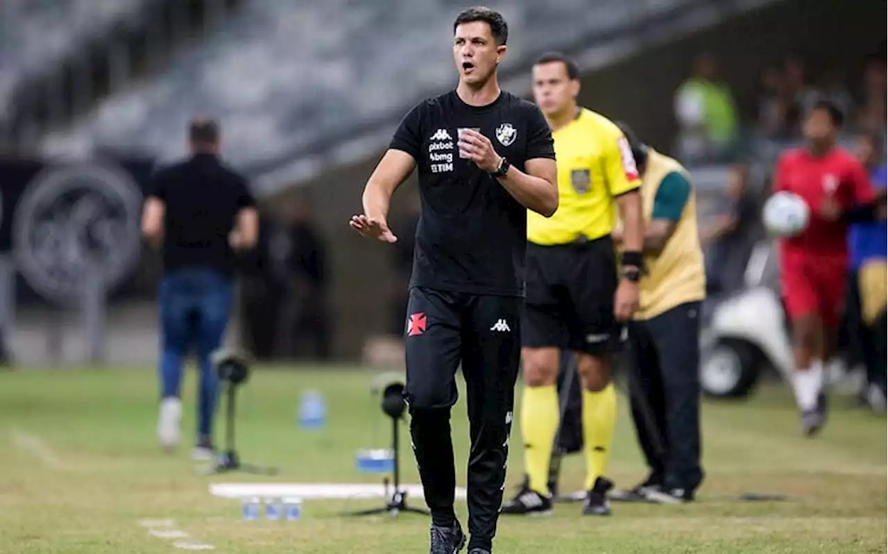 Barbieri é suspenso pelo STJD e não comanda o Vasco contra o Santos; clube vai recorrer