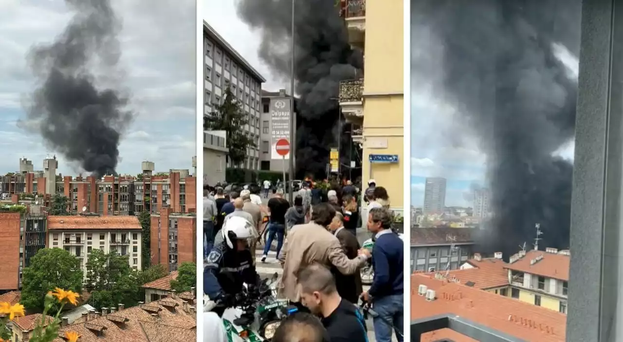 Esplosione in centro a Milano, coinvolte diverse auto: «Evacuata una scuola». Nube nera visibile in tutta la città