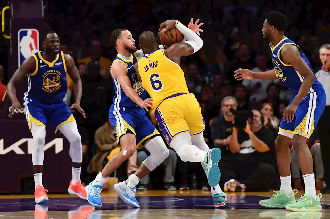 NBA playoffs live updates: Warriors facing elimination in Game 5 vs. Lakers