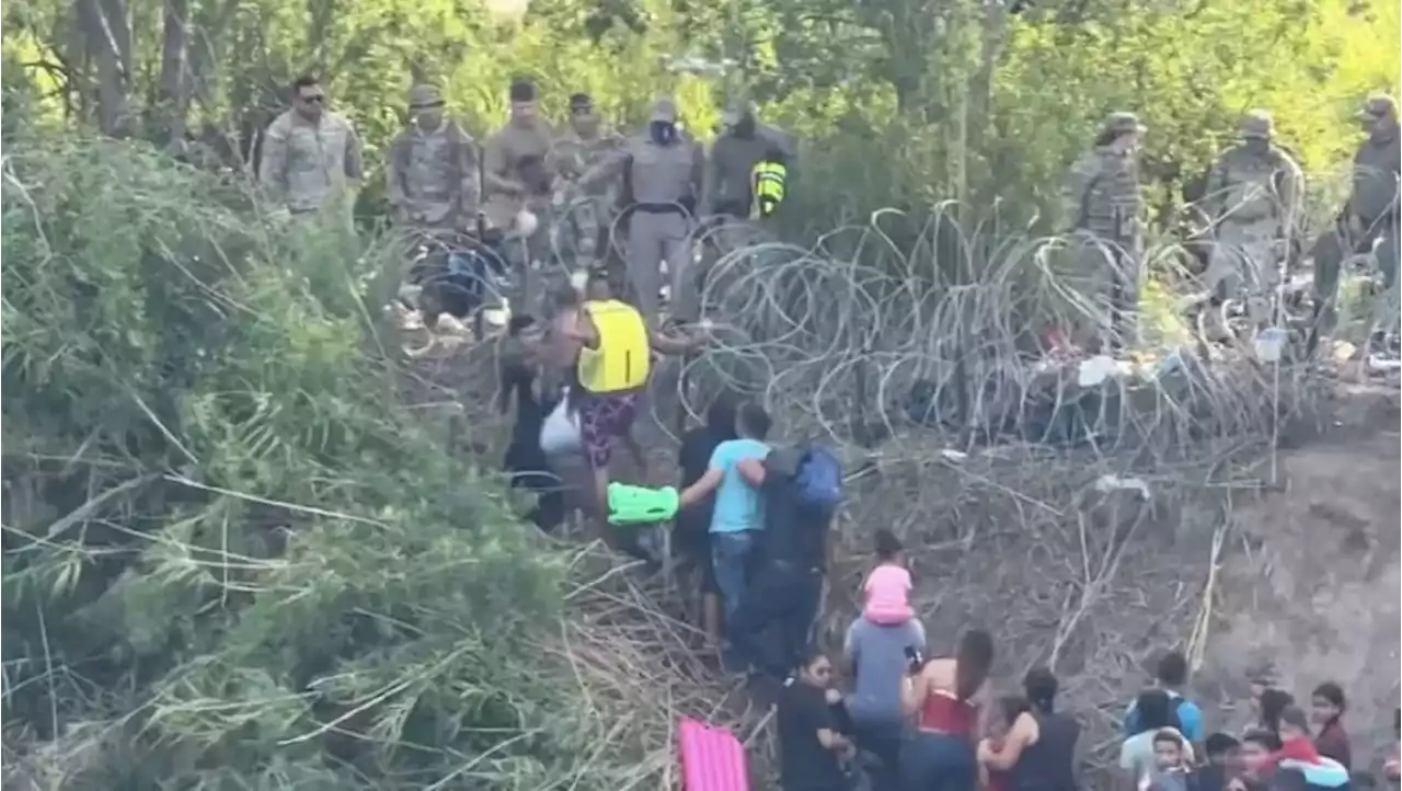 Guardia Nacional de Texas impide el paso de migrantes | VIDEO