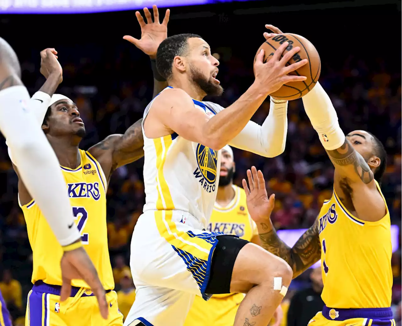 Stephen Curry, Warriors Stave Off Elimination, Force Game 6 by Beating Lakers 121-106