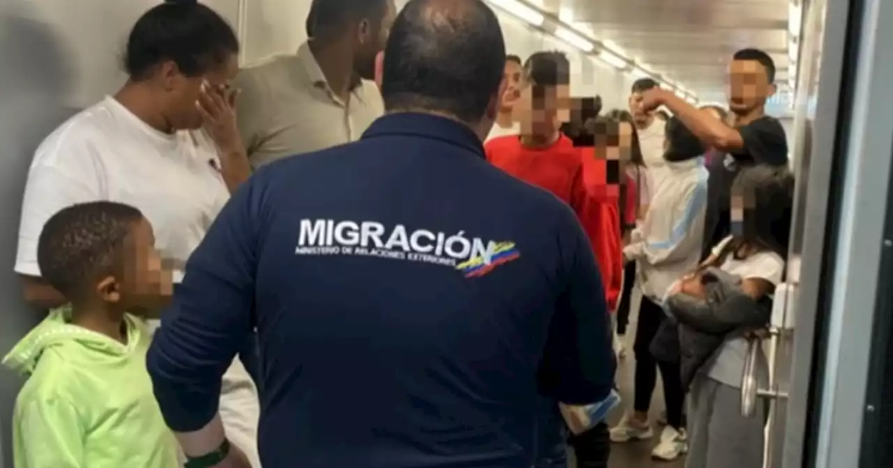 Aterrizan otros 137 colombianos expulsados de Estados Unidos: 'Nos botaron todo a la basura'