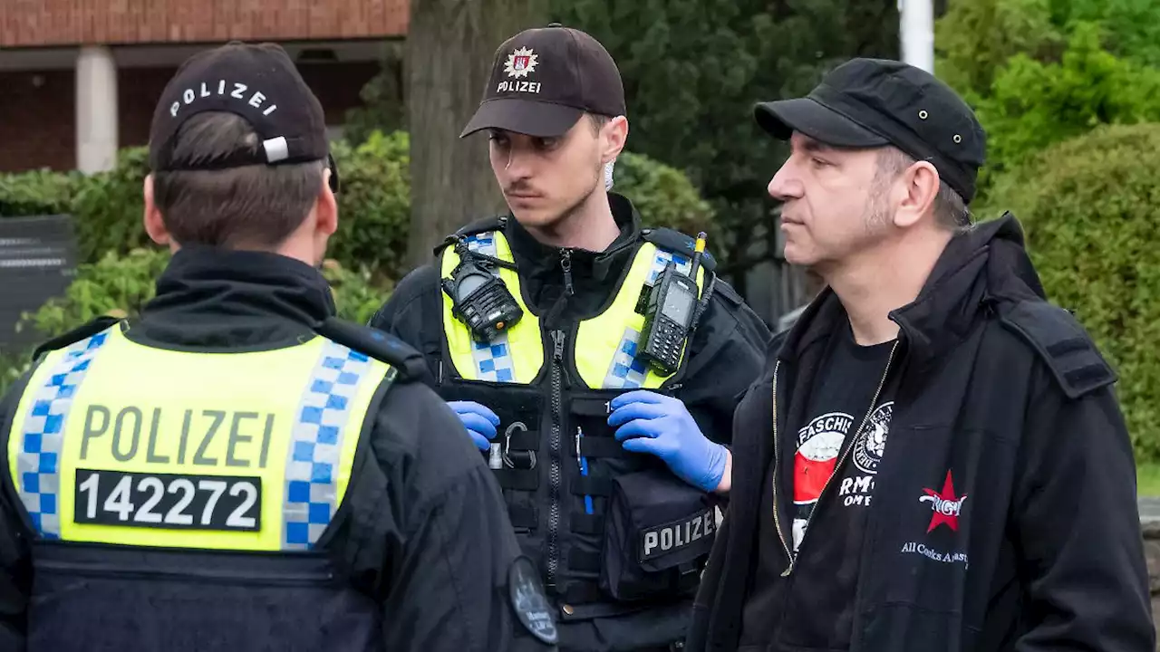 TV-Koch Ole Plogstedt protestiert mit Letzte Generation