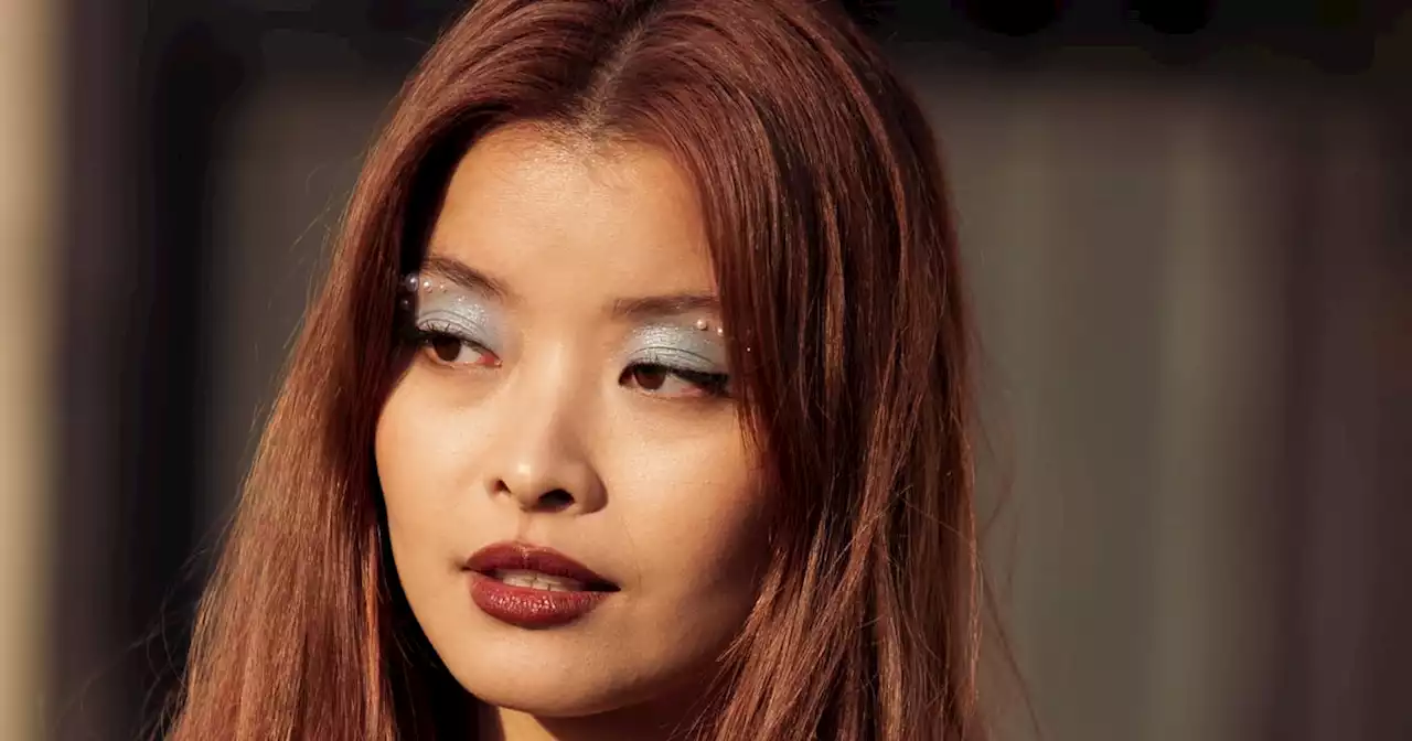 'Hologram Eyes' Are the Makeup Trend of the Summer