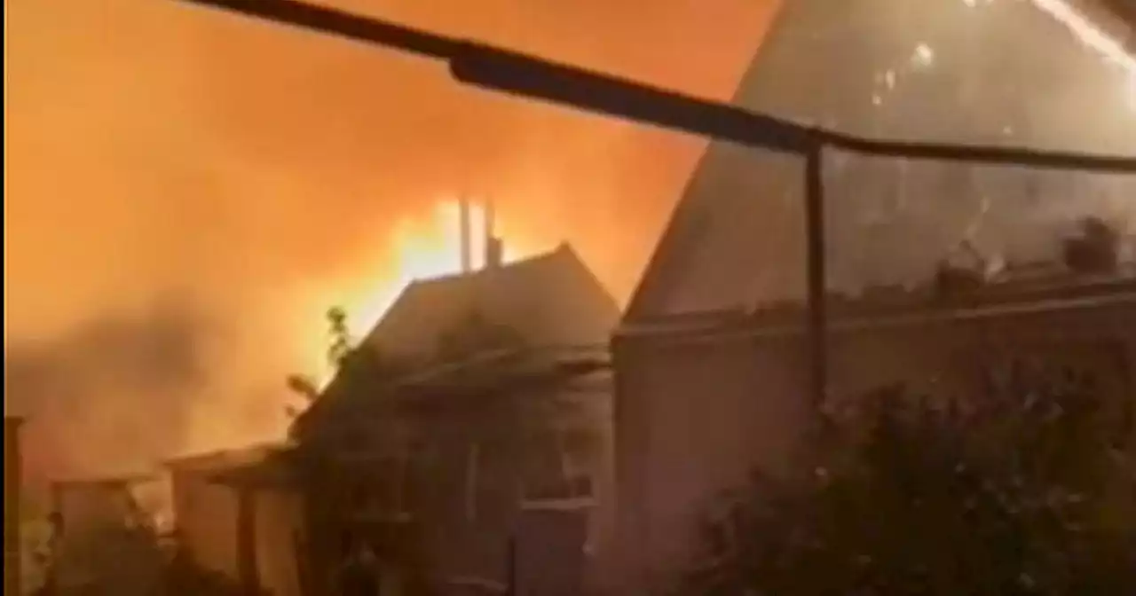 Incendio nel distretto di Zaporizhzhia dopo massiccio lancio di razzi, Kiev: 'proiettili al fosforo'