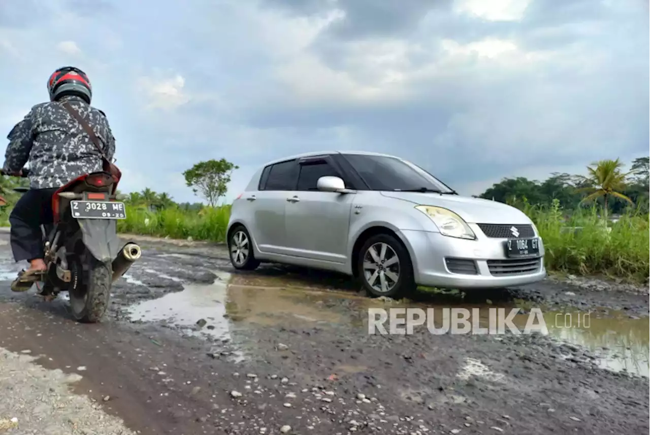 Akses Jalan di Kawasan Wisata Galunggung Rusak |Republika Online