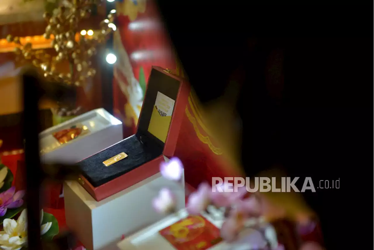 Harga Emas Antam Bertahan di Posisi Rp 1.072.000 per Gram |Republika Online