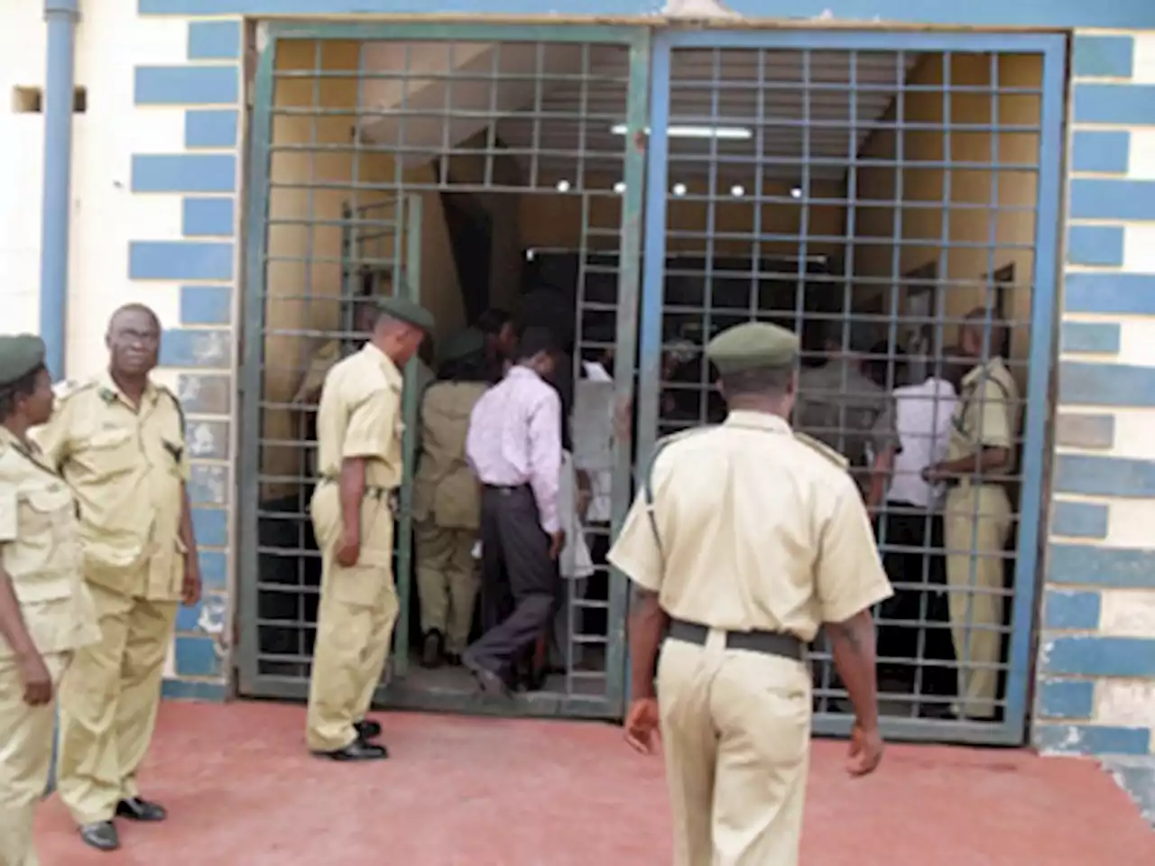 How Top Officials At Edo Prison Share Out Food Items, Other Materials Donated To Inmates Among Themselves –Sources | Sahara Reporters