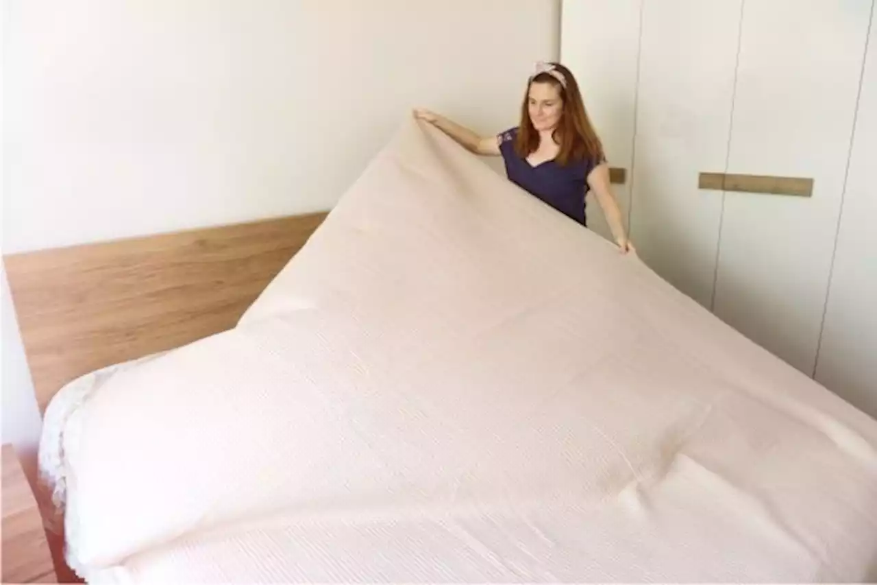 Mencuci Sendiri Bed Cover di Rumah, Ini Caranya