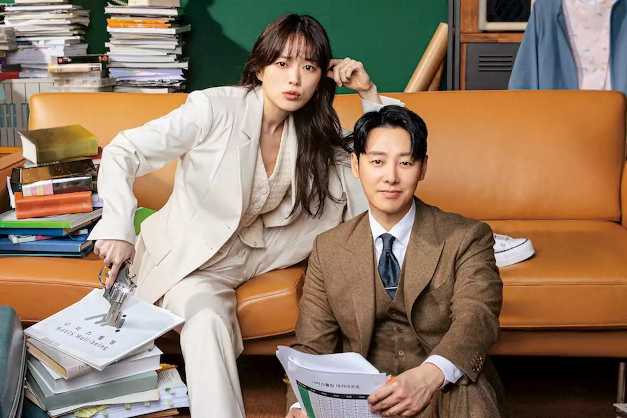 Chun Woo Hee And Kim Dong Wook Get Down To Investigating In “Delightfully Deceitful” Poster