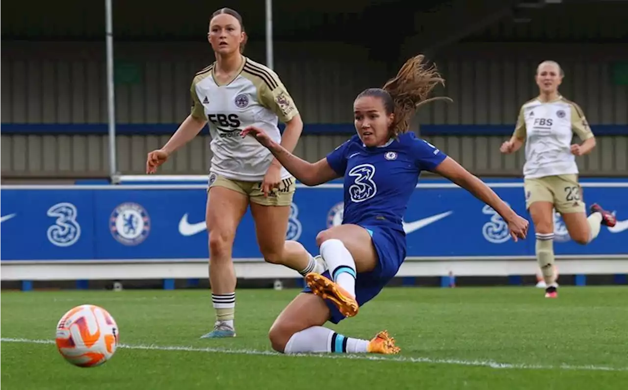 Soccer-Chelsea hammer Leicester to close on Man United in WSL title race