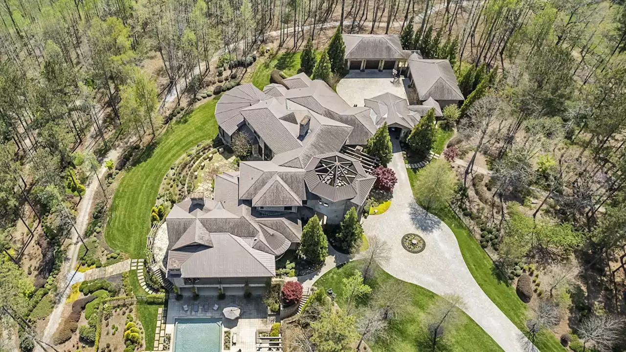 Chipper Jones Sells GA Mansion W/ Heated Olympic-Sized Pool For $11 Mil