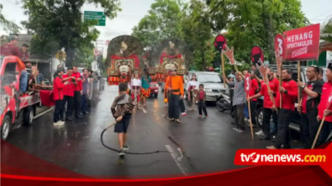 Diiringi Seni Reog PDIP Kabupaten Semarang Daftarkan 50 Bacaleg ke KPU