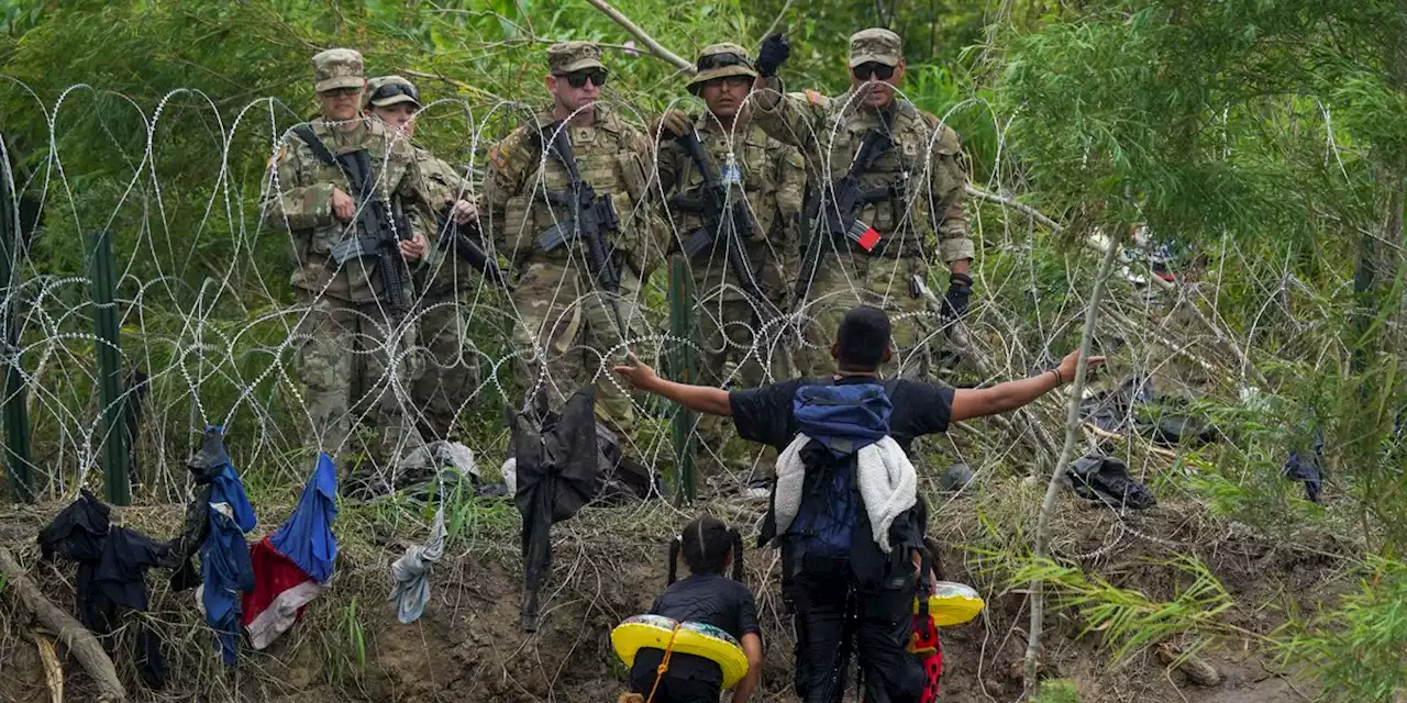 Migrants rush across US-Mexico border in final hours before expiration of Title 42