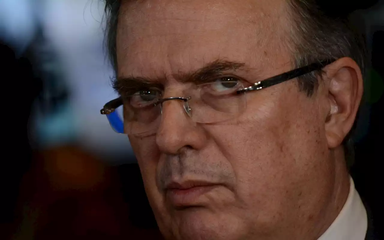 Ebrard señala a senador de EU de ignorante y racista