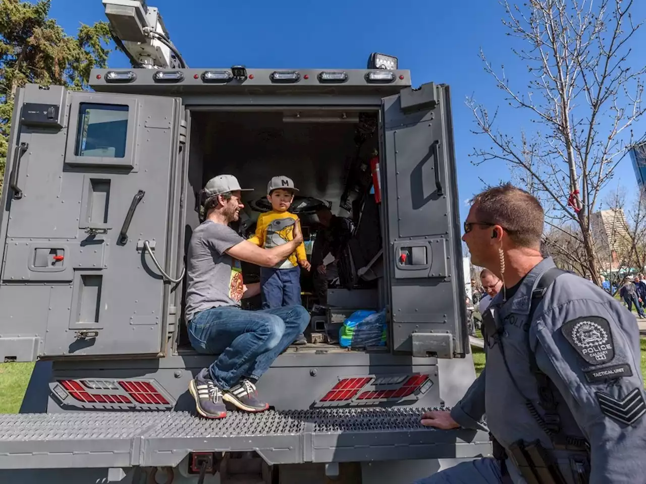 Beacons of Hope event arrives for a second year, showing support to Calgary police