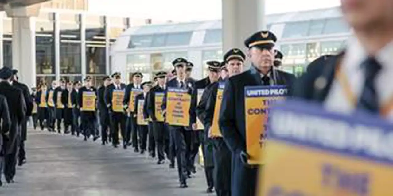 United Airlines pilots picket outside Cleveland Hopkins