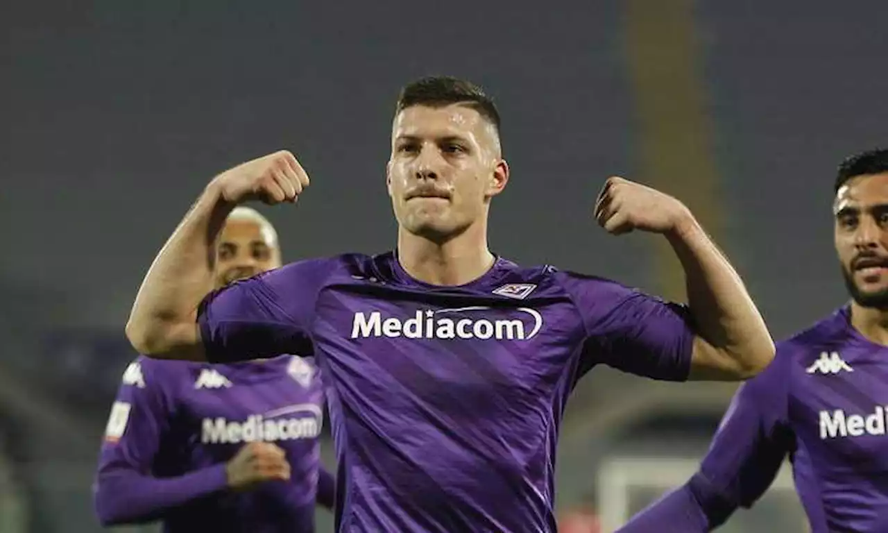 Fiorentina, figuraccia social per Jovic e Terzic. Ricondividono un post anti Italiano: 'Disastro tattico'