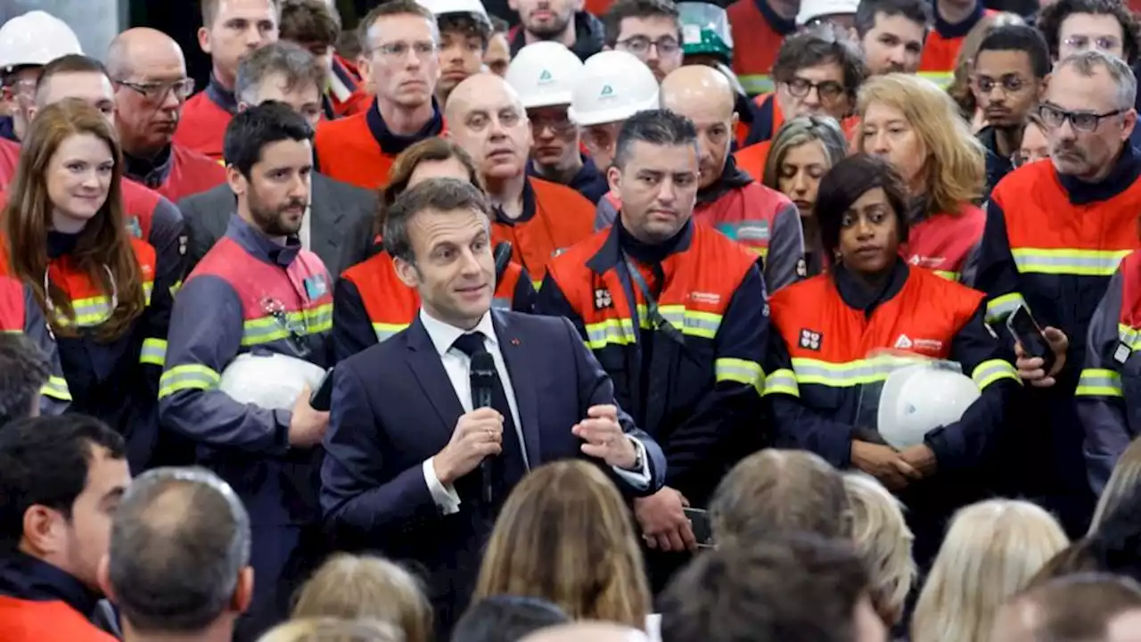 Emmanuel Macron reçu par des casseroles à Dunkerque, où il a évoqué la réindustrialistion du pays