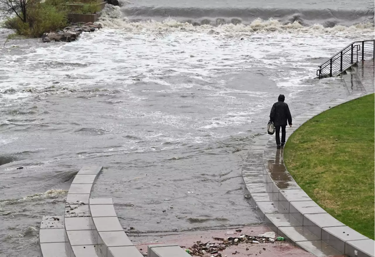 Cherry Creek floods in Denver, closing popular trail