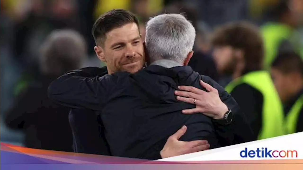 Peluk Hangat Jose Mourinho dan Xabi Alonso