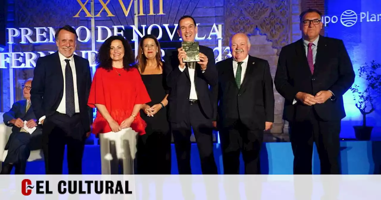 Roberto Santiago, XXVIII Premio de Novela Fernando Lara por su obra 'La rebelión de los buenos'