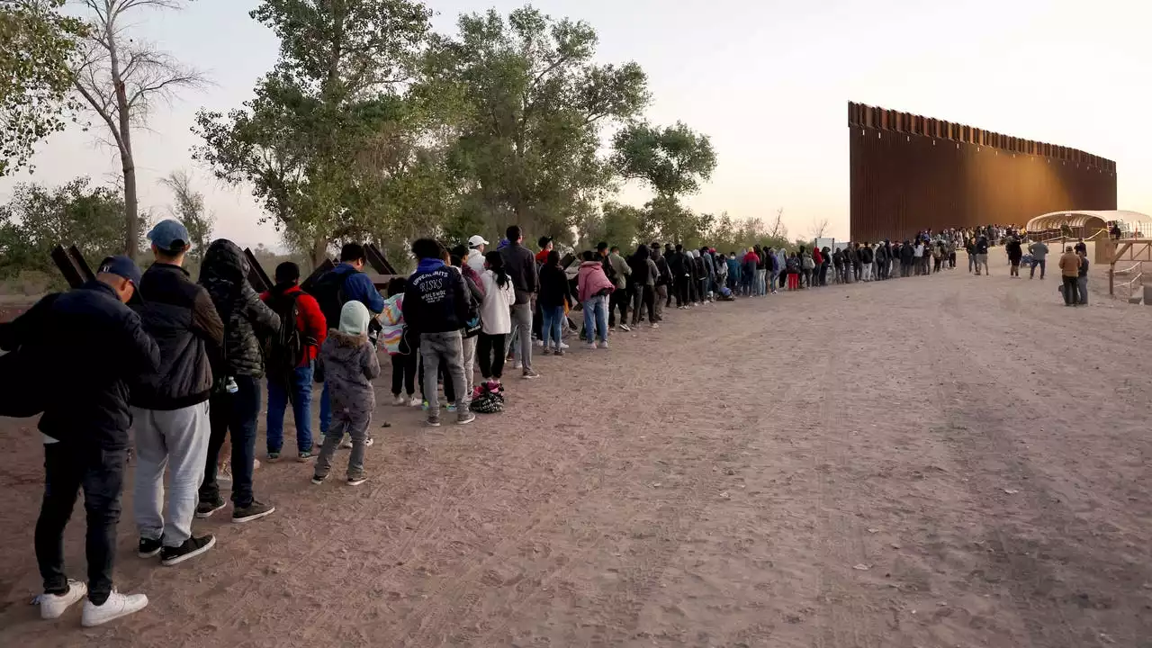 Migrants may get stuck in border towns for weeks after Title 42 expires: Arizona mayor