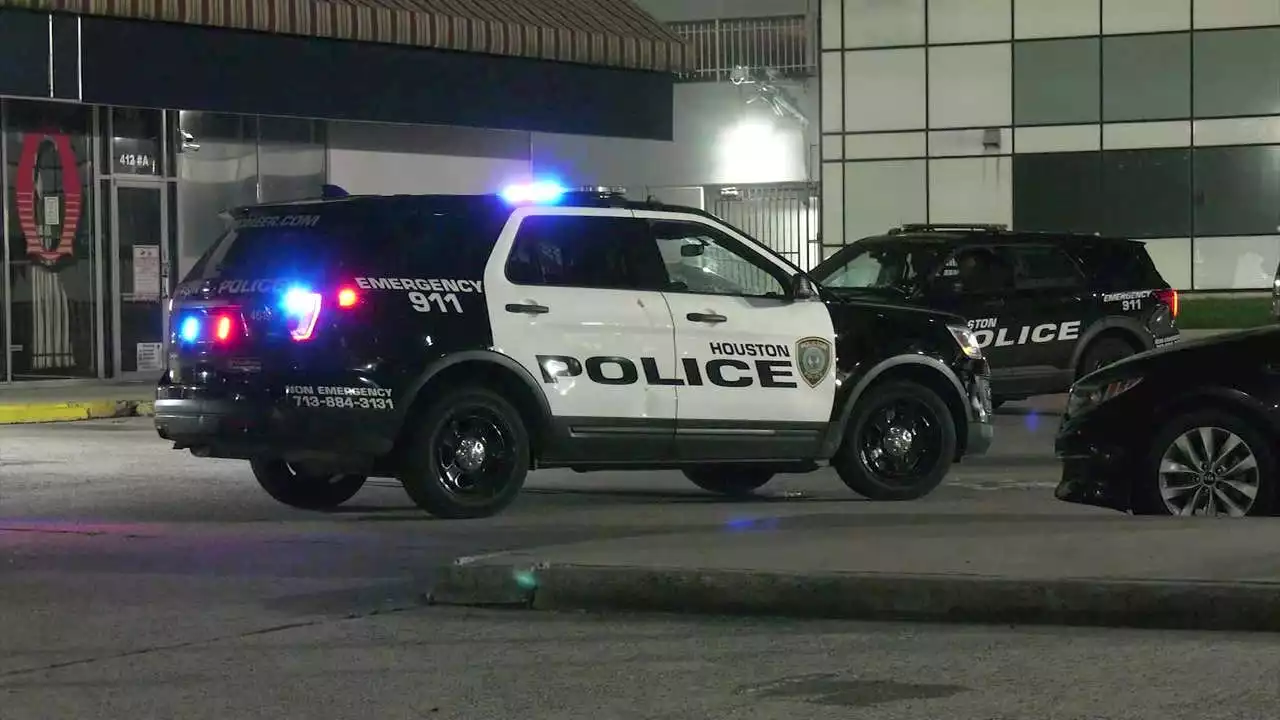 Houston police find man shot multiple times in parking lot