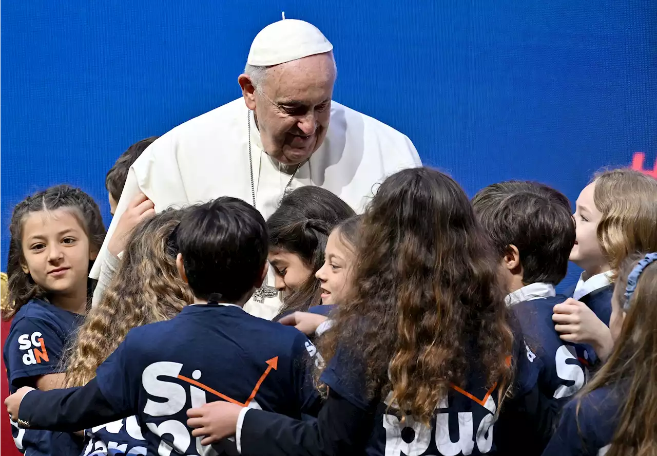 Pope joins conservative pm in calling on Italians to have more babies, fewer pets