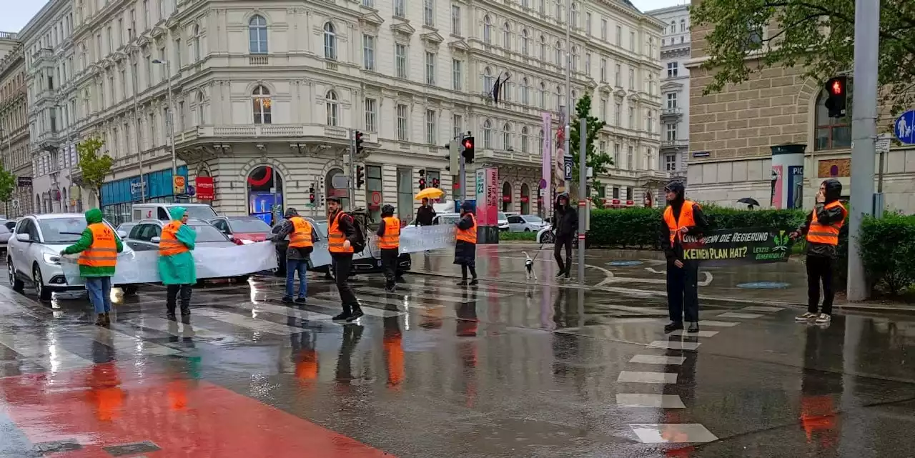 Polizei deckt Klima-Kleber jetzt mit Anzeigen-Flut ein