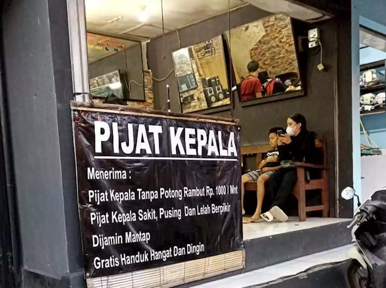 Boleh Sekadar Pijat Kepala, Tanpa Cukur Rambut