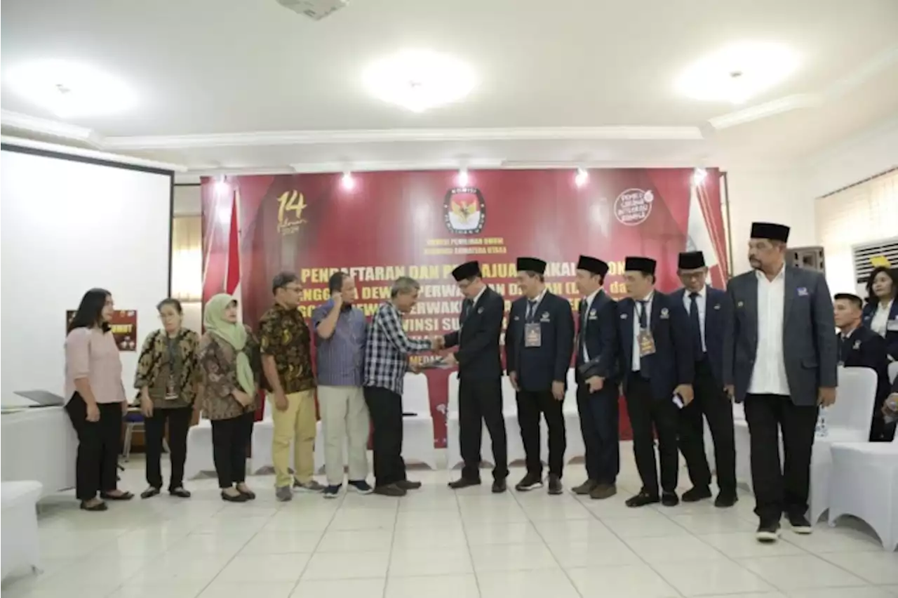 Diantar Ribuan Relawan Anies Baswedan, NasDem Resmi Mendaftar ke KPU Sumut