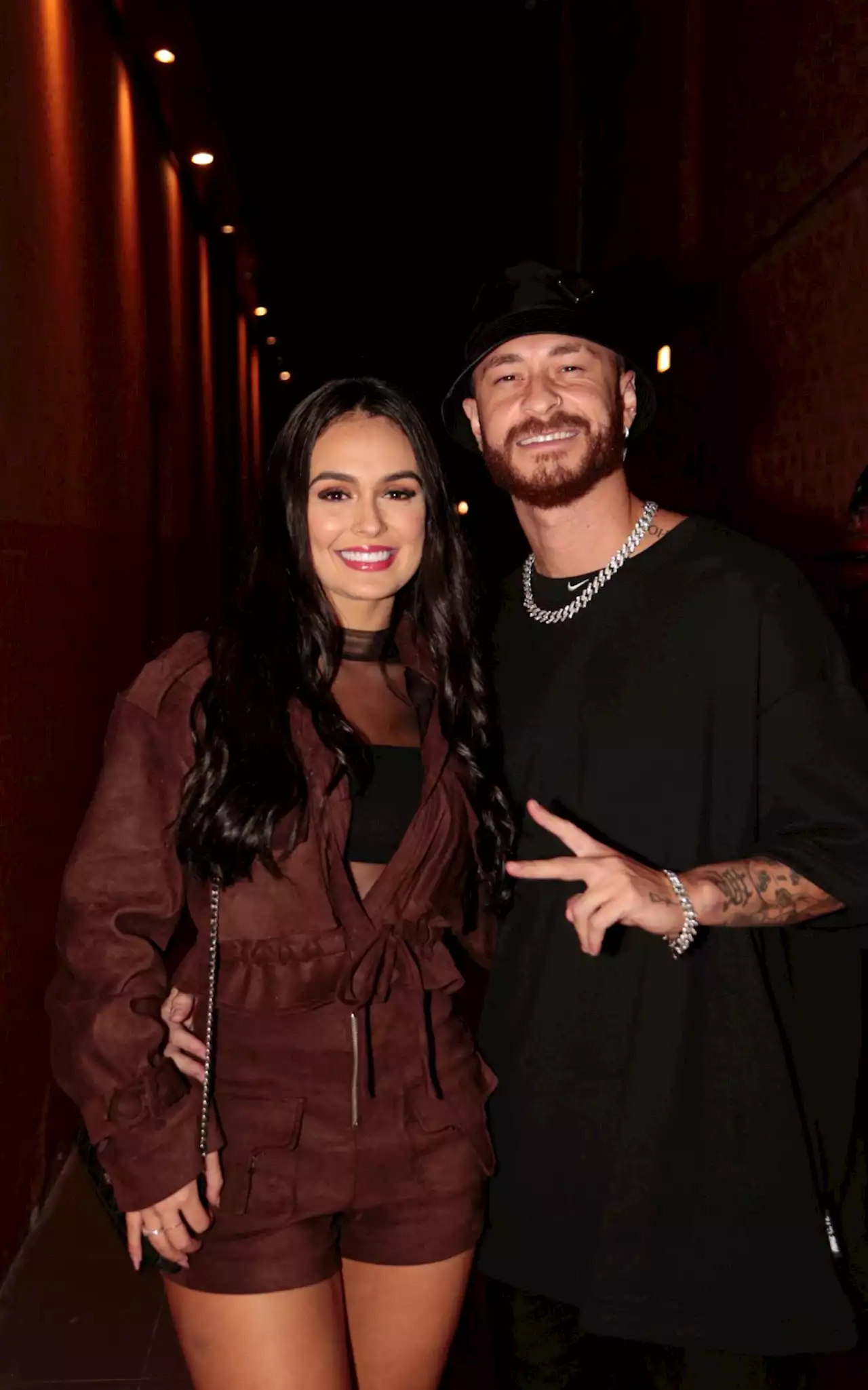 Ex-BBBs Fred Bruno e Larissa curtem show sertanejo juntinhos | Celebridades | O Dia