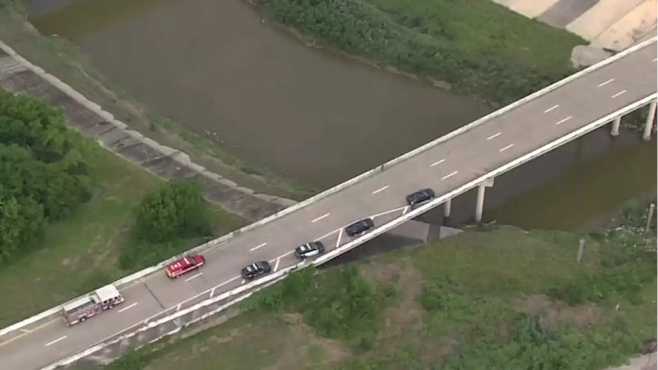 Body of man found in Brays Bayou