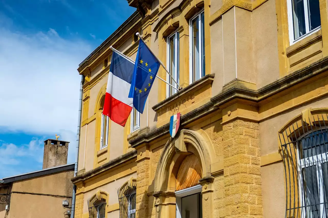 Drapeau européen : la bannière étoilée intègre la République dans le fracas