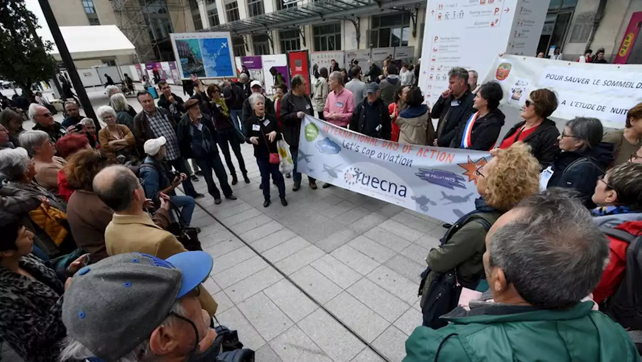 Toulouse : contre les nuisances sonores de l'aéroport, associations et élus manifestent