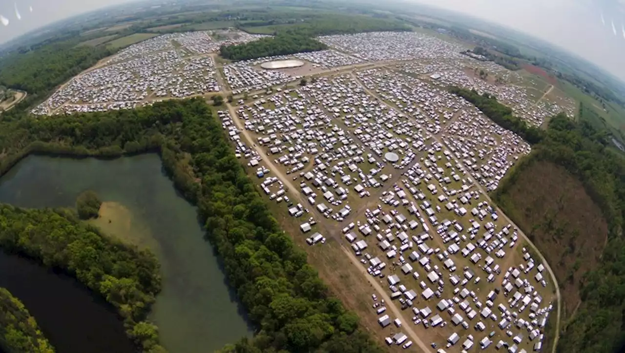 Un immense rassemblement religieux réunit 40 000 gens du voyage dans le Loiret, des élus en appellent à l'Etat