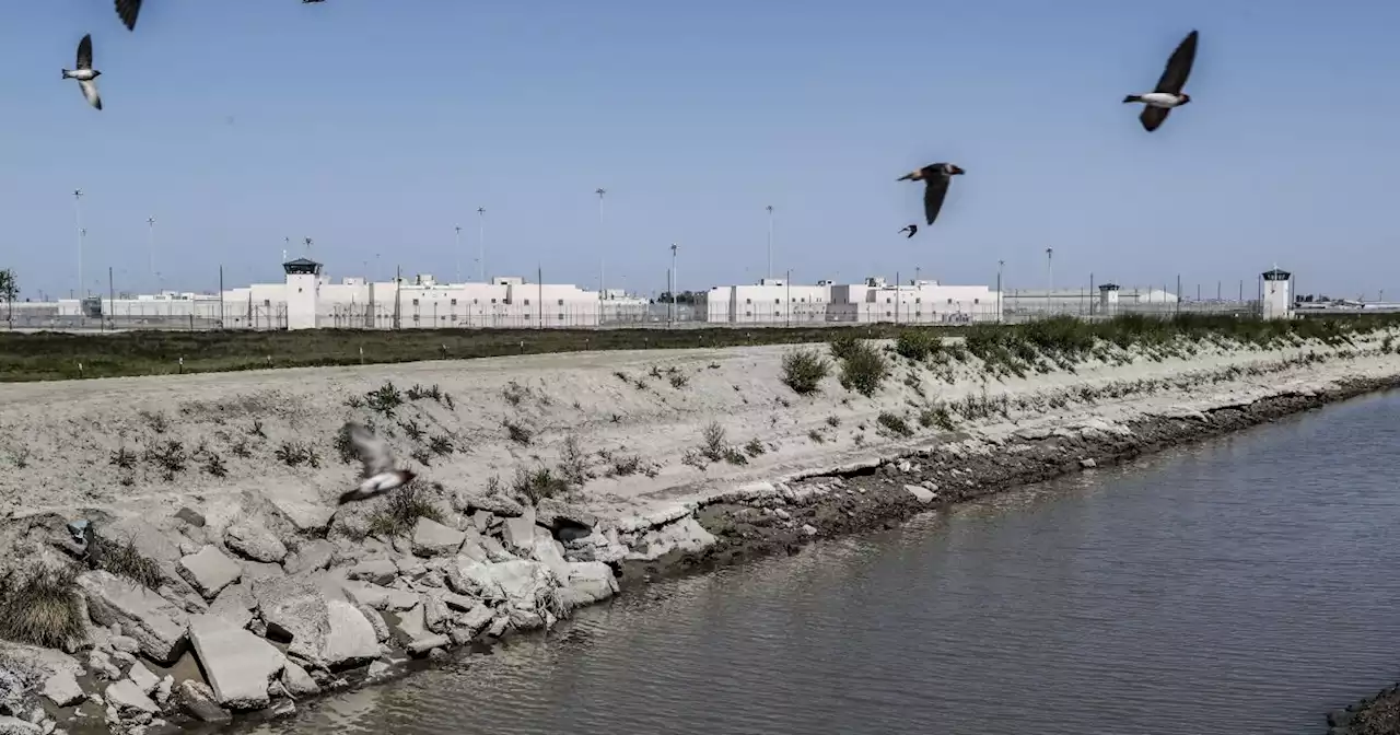 California fights to save city, prison in peril from rising Tulare Lake floodwaters