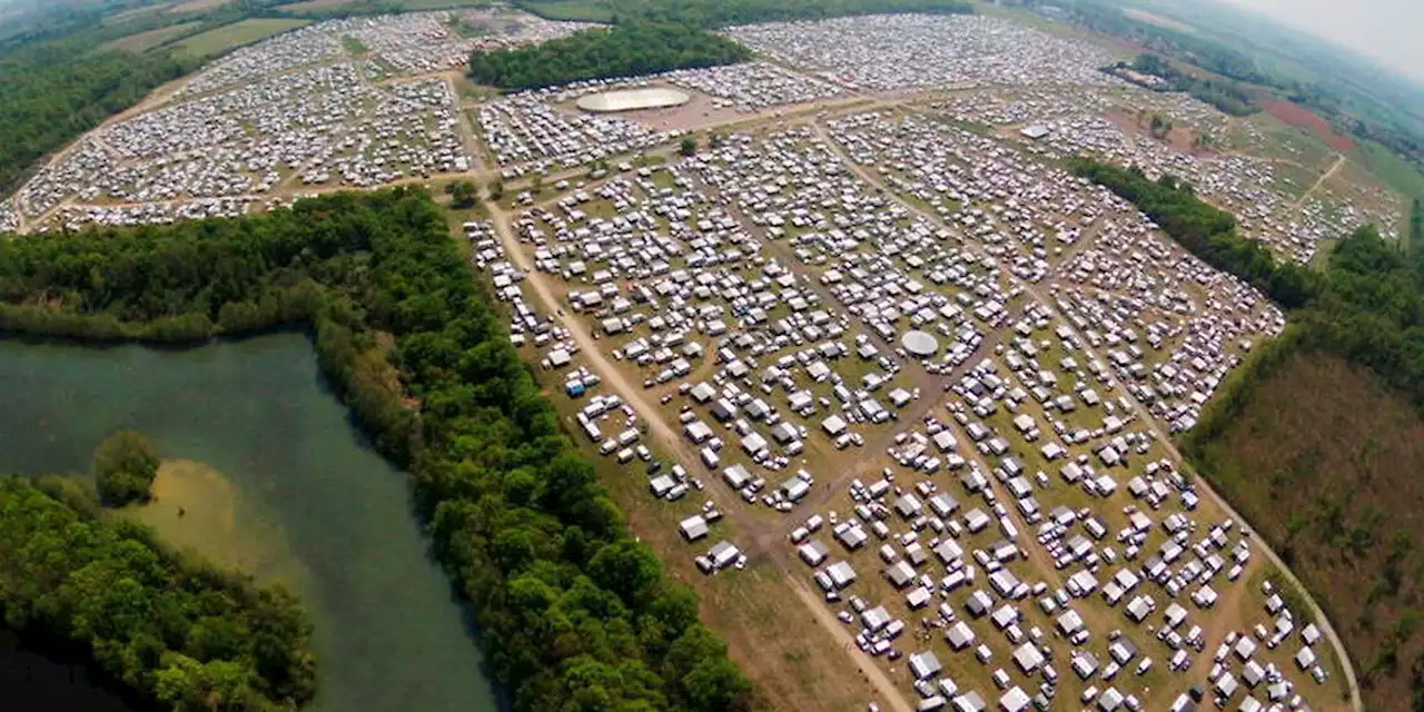 Loiret : un rassemblement religieux de 40 000 gens du voyage fait polémique