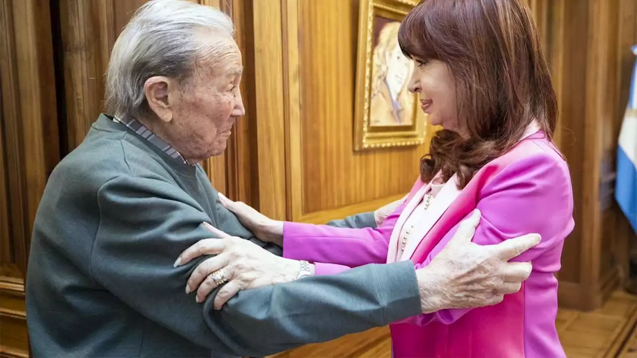 El emotivo encuentro de Cristina Kirchner con Juan Carlos Livraga, “el fusilado que vive”