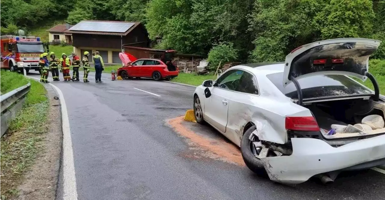 „Rennstrecke“ nach Crash gesperrt: Zwei Personen leicht verletzt