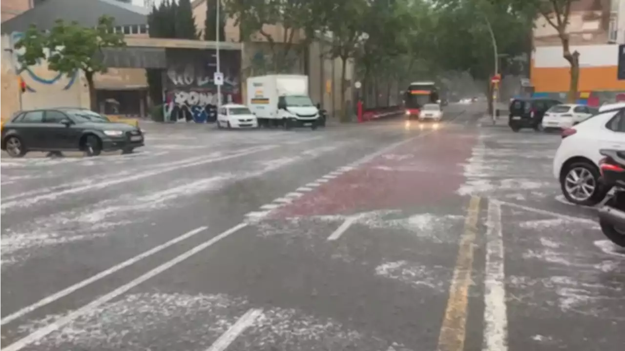 Fuertes lluvias y una tormenta de granizo sorprenden a Barcelona en plena sequía