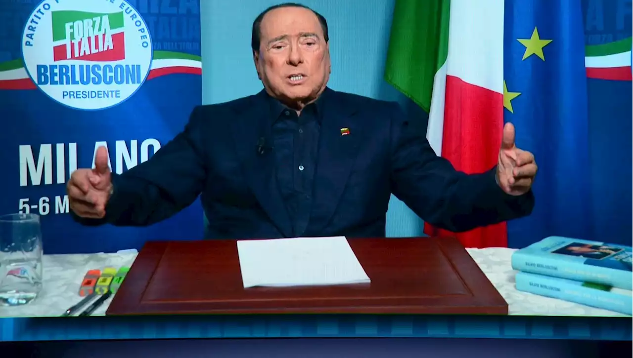 Berlusconi di nuovo in video dal San Raffaele. L'appello per le amministrative: 'Chi non vota non è un buon italiano'