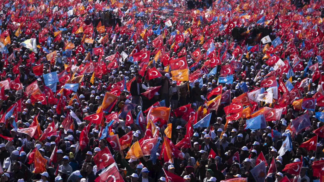 À la Une: la Turquie retient son souffle avant la présidentielle du 14 mai