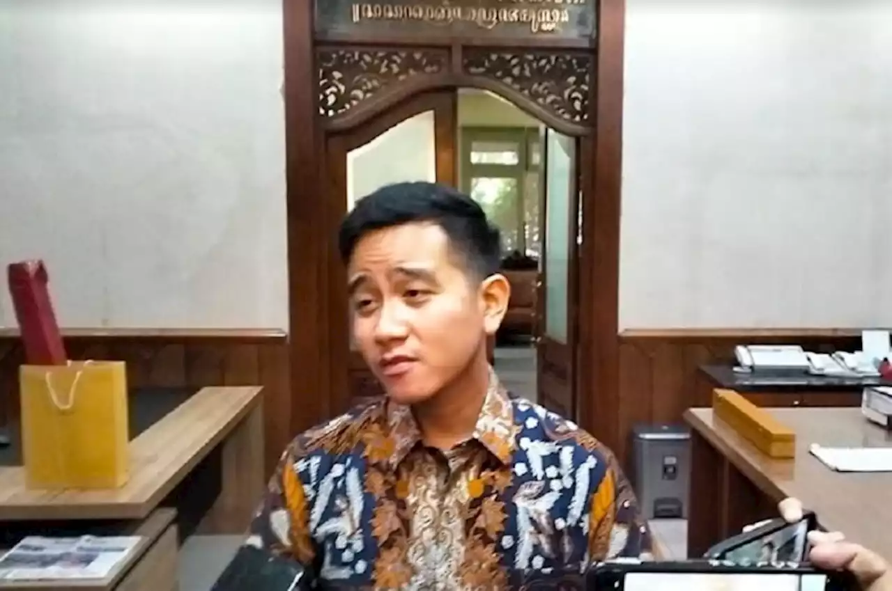 Gibran Sebut Relawan Jokowi Segera Umumkan Capresnya, Ganjar Atau Prabowo?