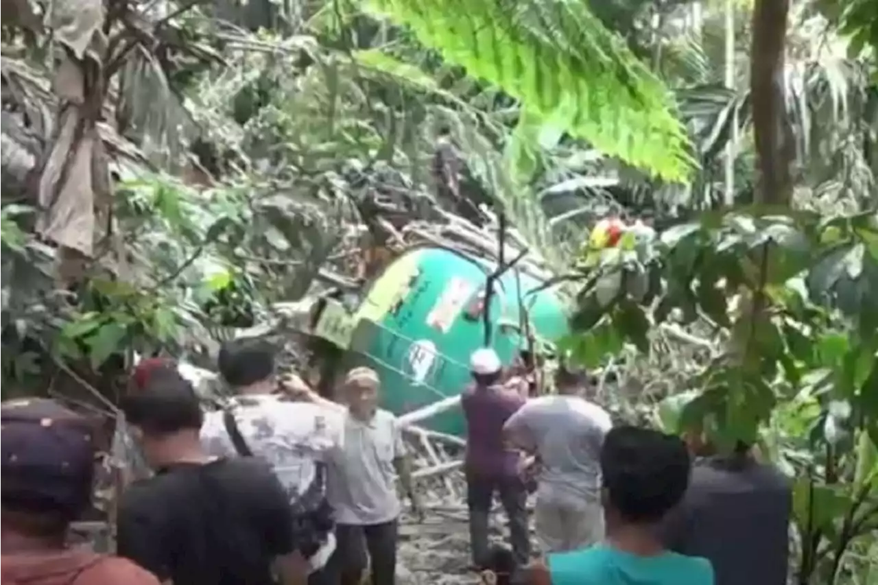 Truk Tangki Terjun ke Jurang Sedalam 25 Meter, Sopir Berhasil Lompat Kernet Tewas Terjepit