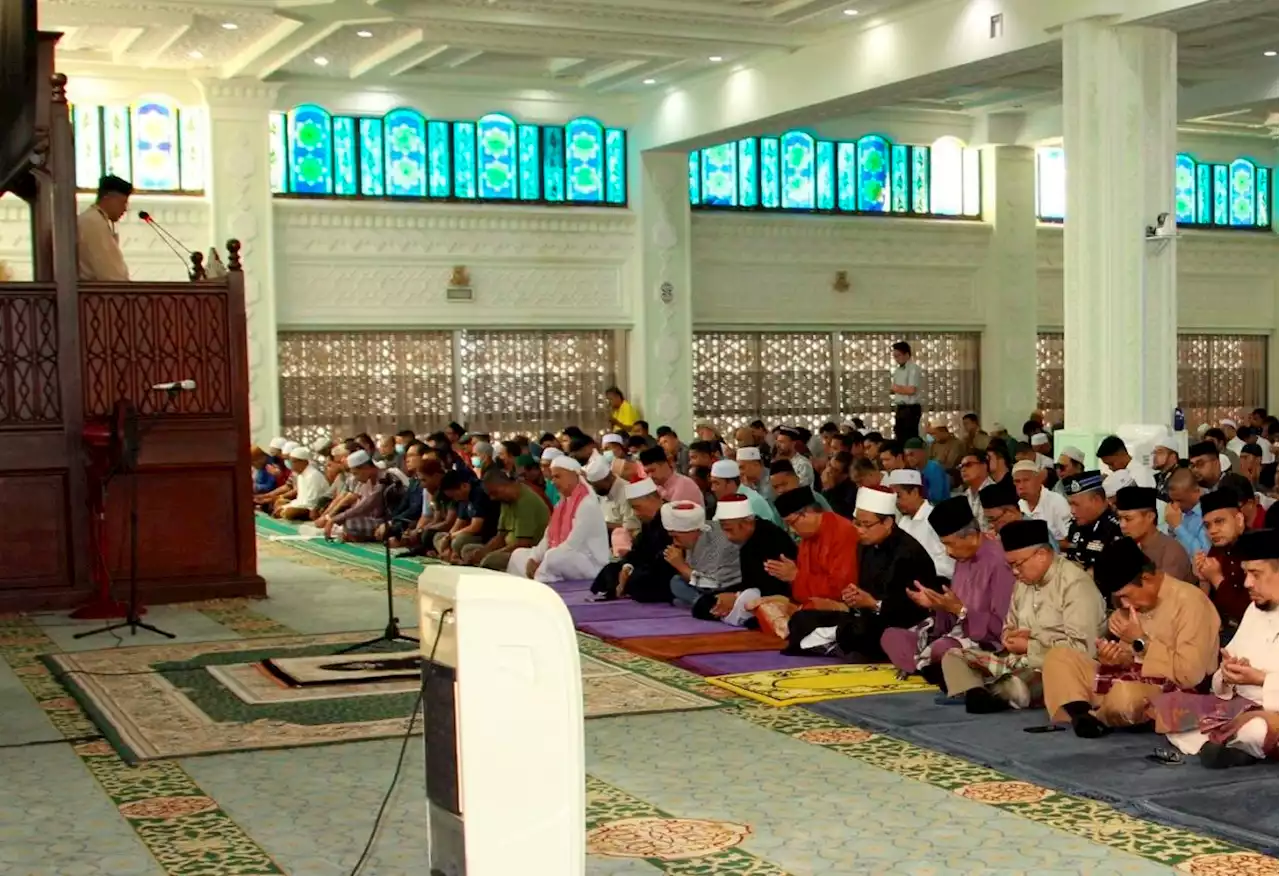 Perak Sultan allows teachers to read Friday sermon to honour their role in society